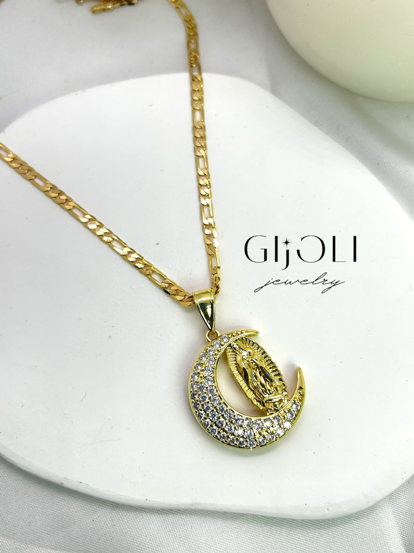 Media luna virgen María