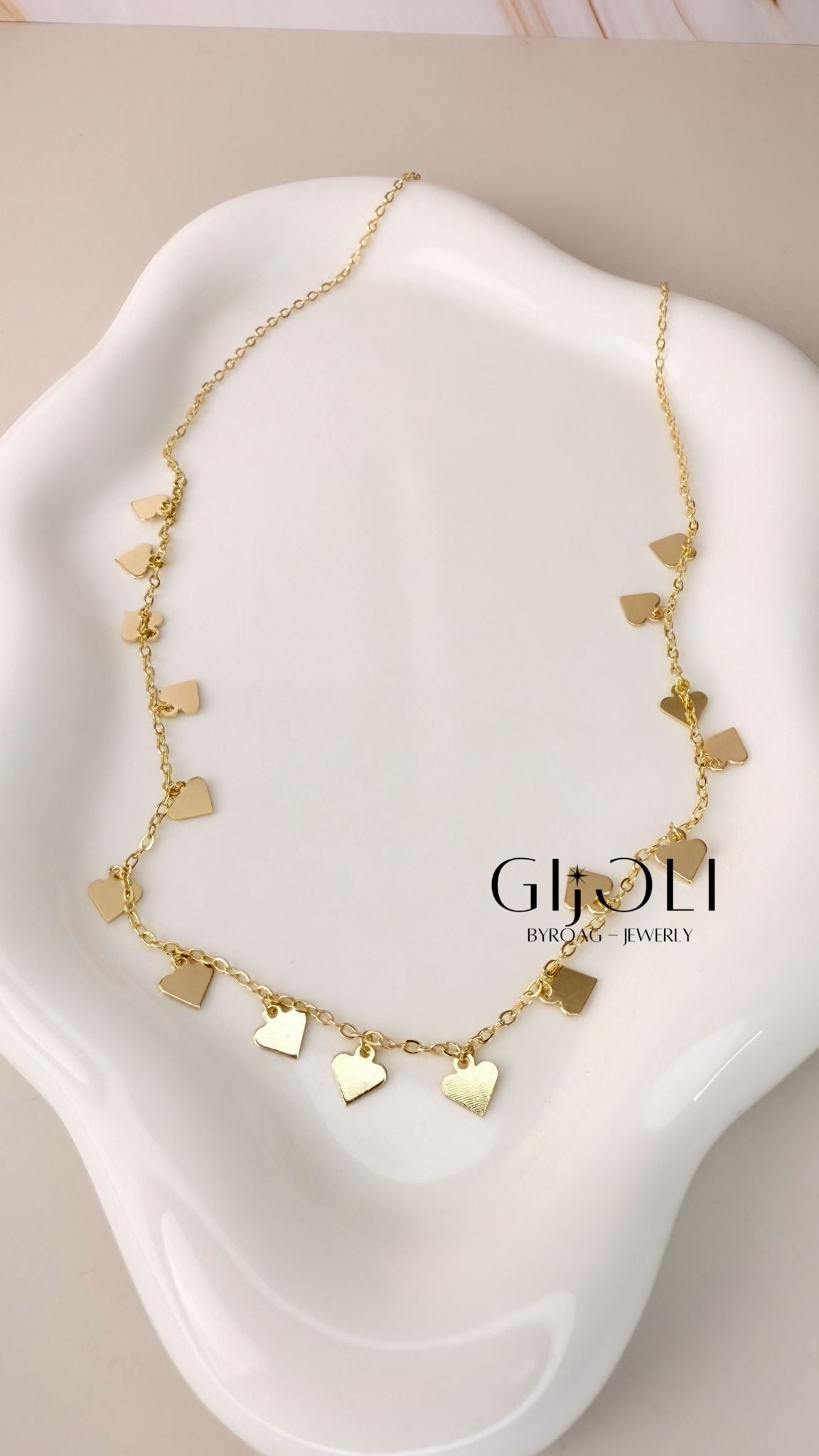 Cadenita con charms de corazón