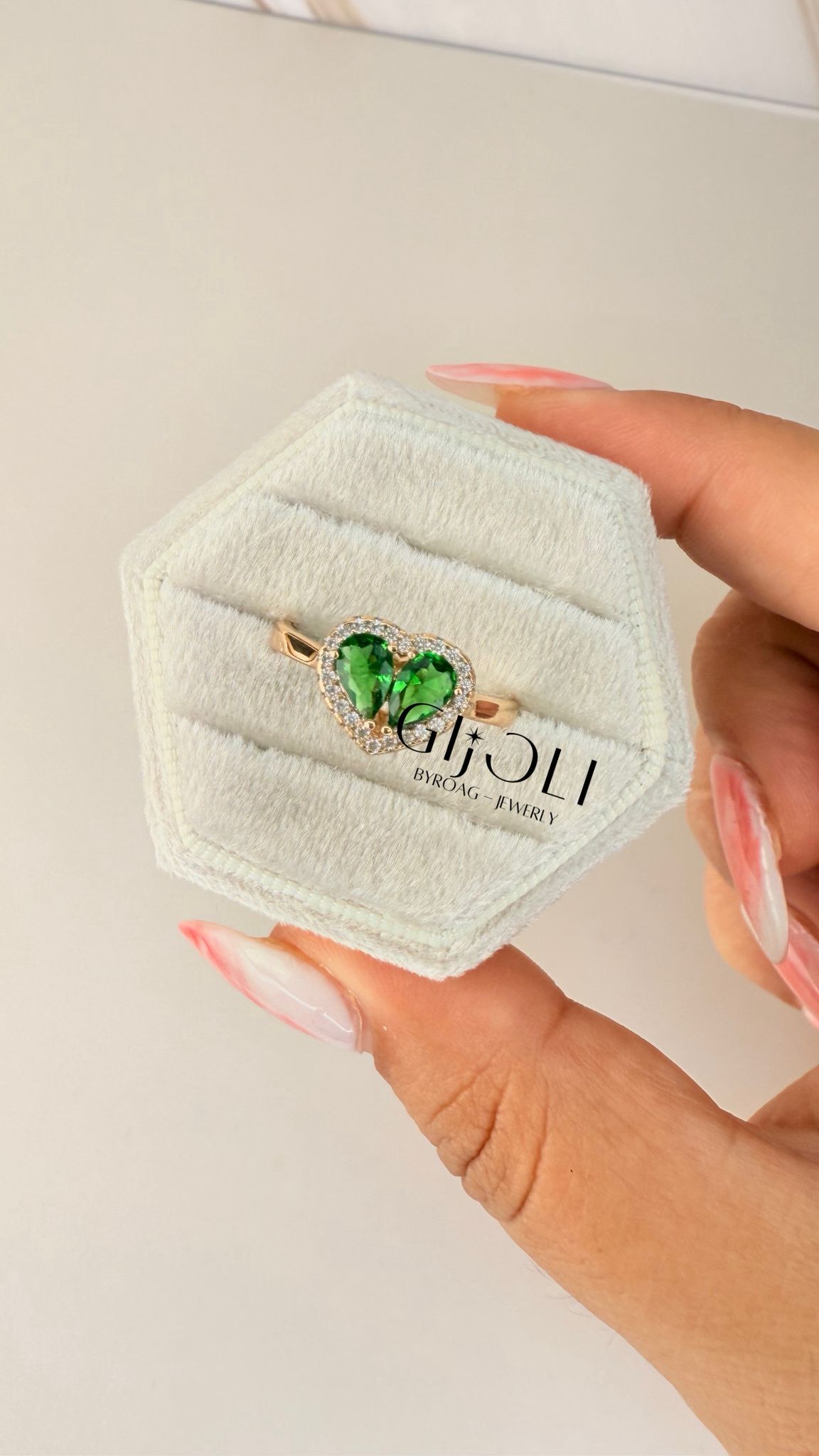 Anillo esmeralda