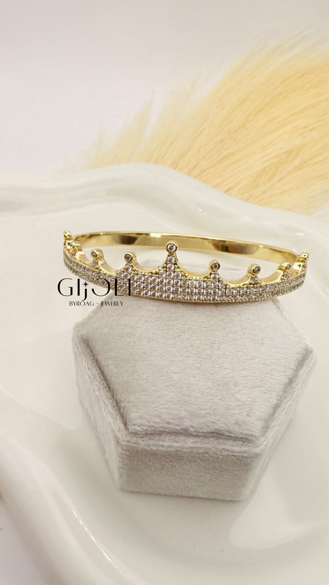 Majesty Bangle