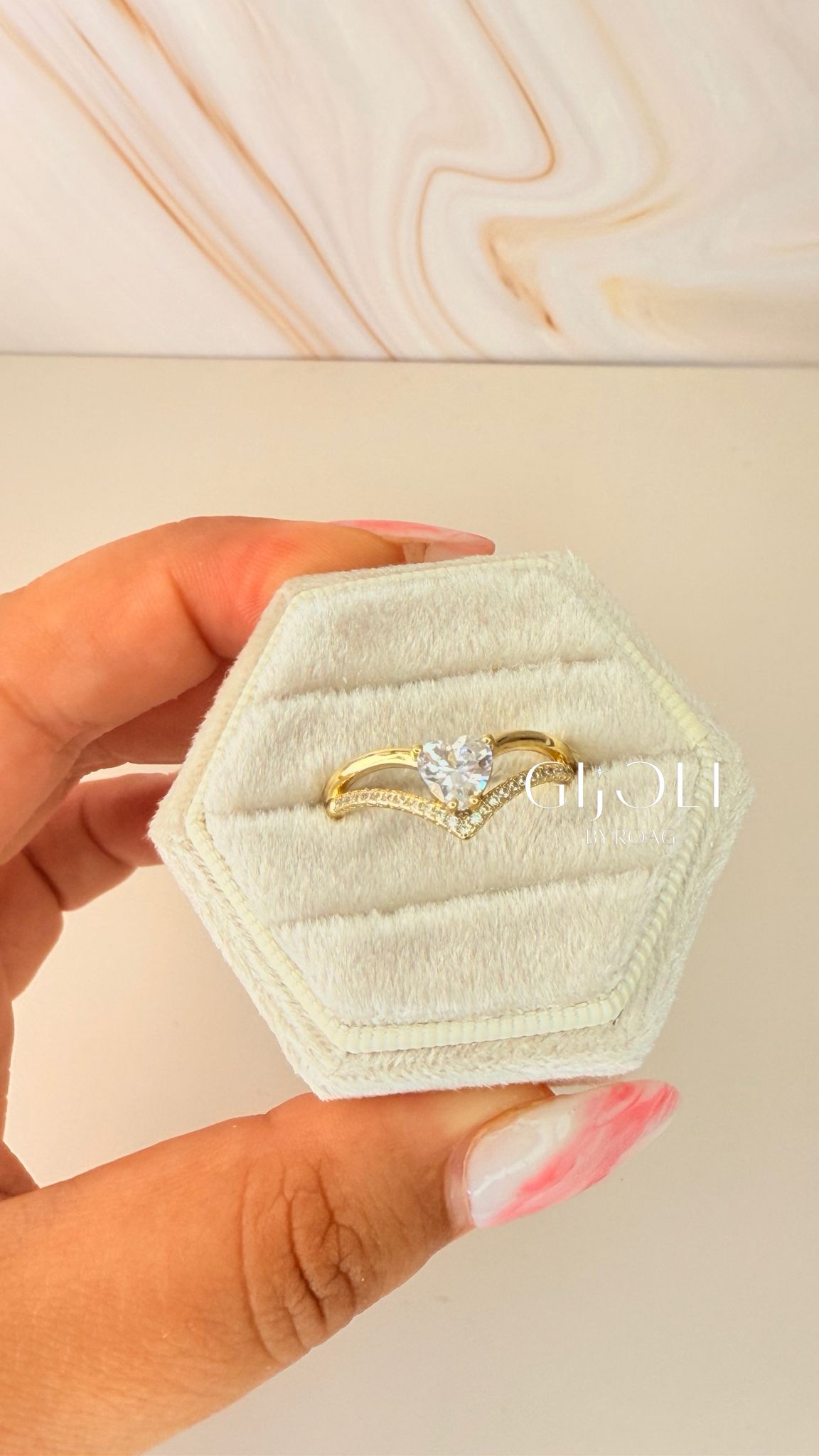 Tiara ring
