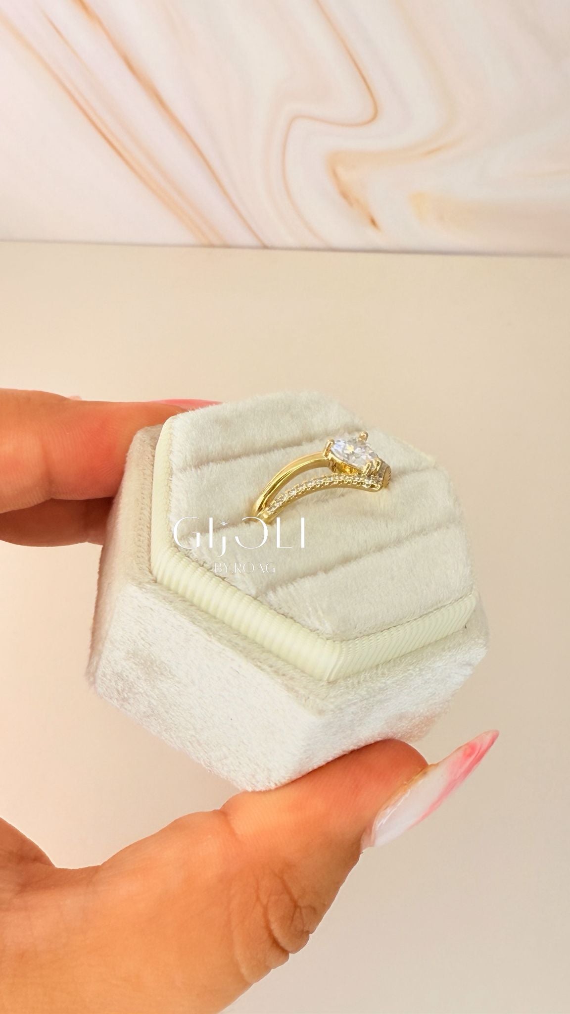 Tiara ring