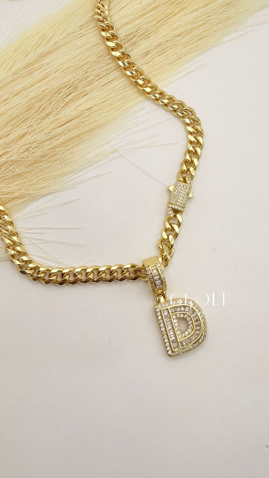 Cadena Mónaco + Inicial cristal